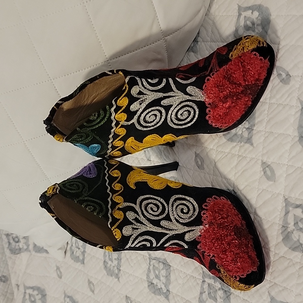 Boots - Picture 4 of 7